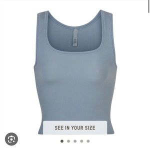 SKIMS- Classic fitted tank, scoop front and back, hirs at hip